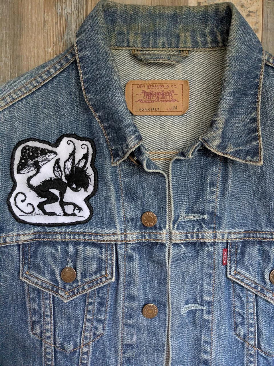 Patch dark fantasy brodé à la main